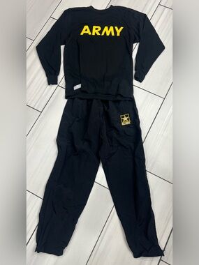 U.S. Army Physical Fitness Uniform women’s small Black Long Sleeve & 1 M/R Pant